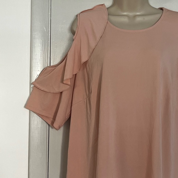 ⭐️ Bogo ⭐️ 🎈Eloquii peach Sz 18 cold shoulder top blouse - Picture 5 of 13